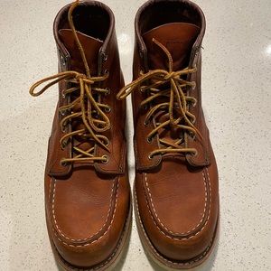 Red Wing Heritage 4521 6” Moc Toe Boot (Size 9.5)